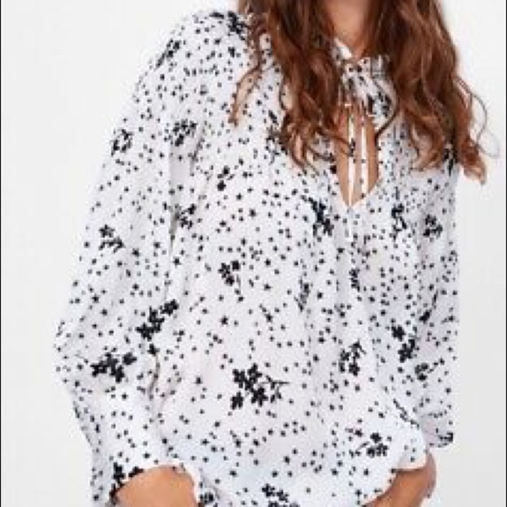 - Zara Long Sleeves Blouse M